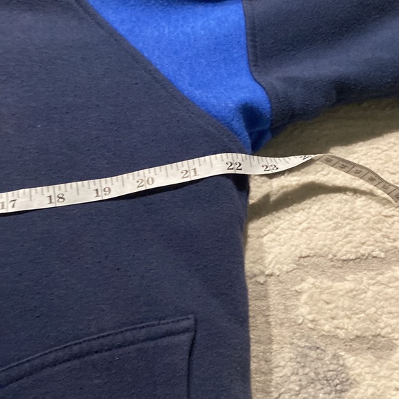 Used warm hoodie size 14-16 with zipper - Picture 5 of 7